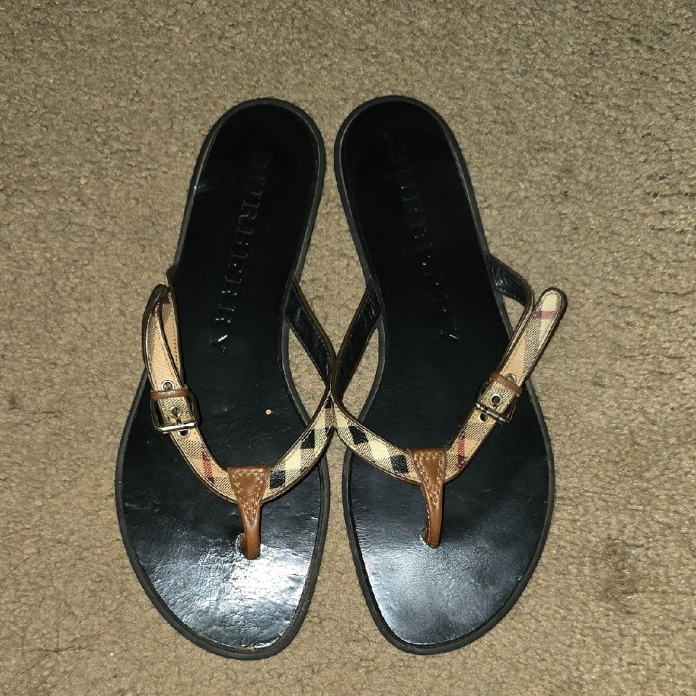 Burberry Black and Tan Sandals with T-Strap Design